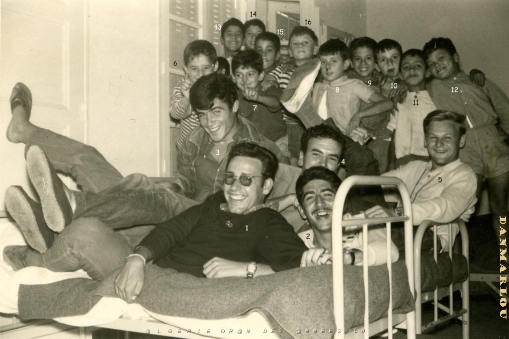 COLO ORE LES FRONTIGNES 1960 AU DORTOIR.JPG